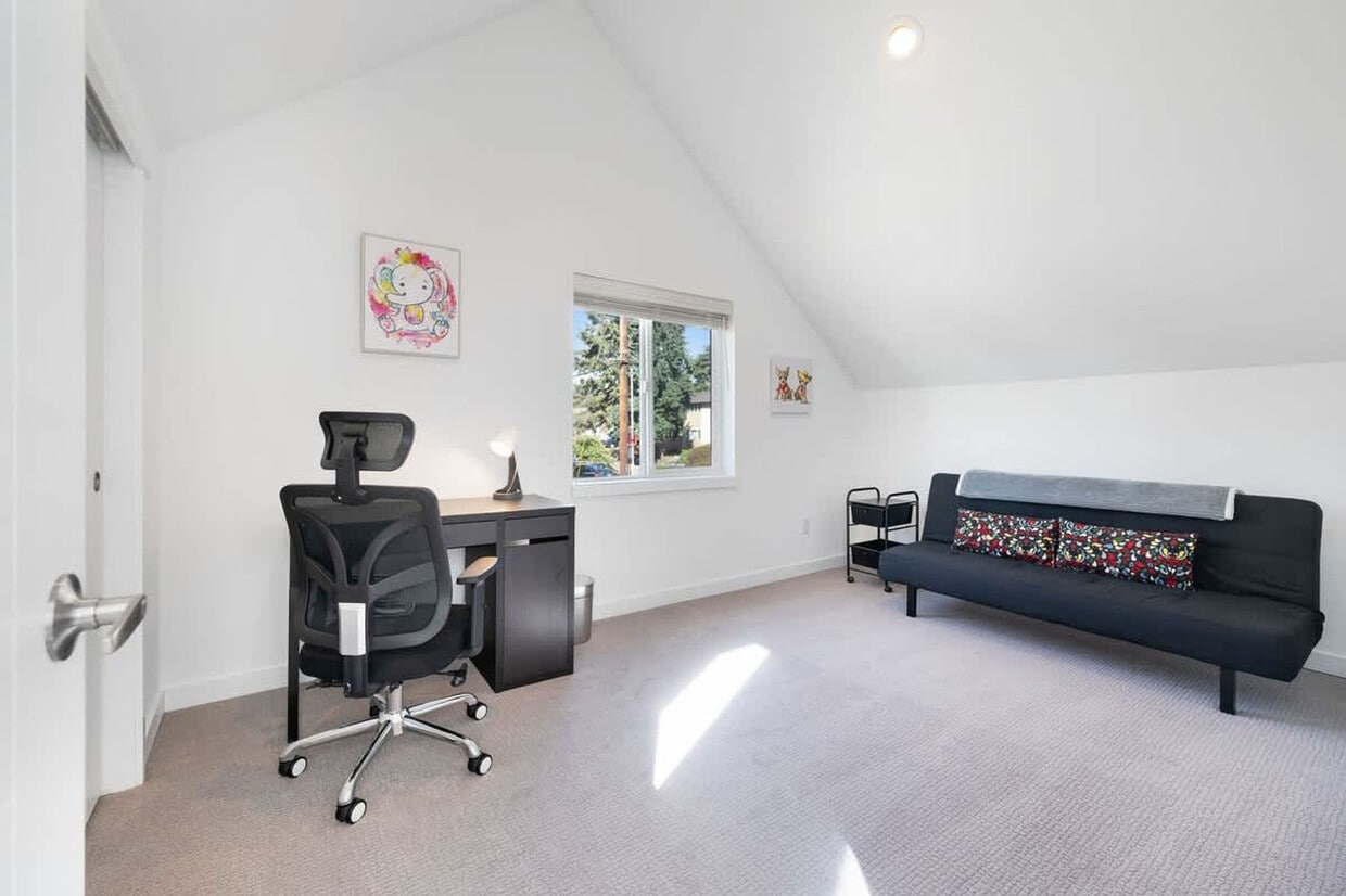 Foto principal - 703 N 104th St
