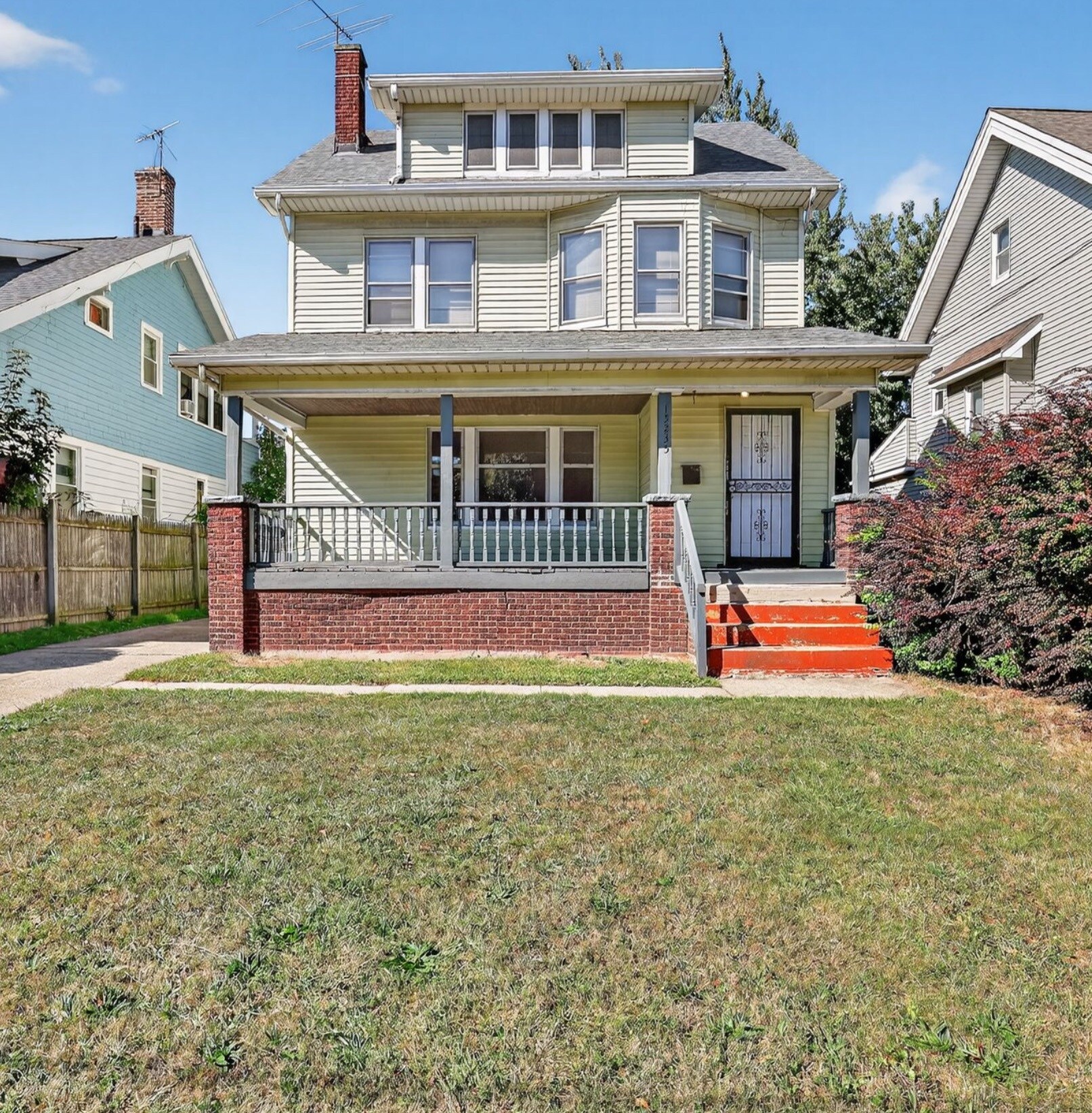 15235 Lakeshore Blvd Cleveland, OH 44110 – photo 1