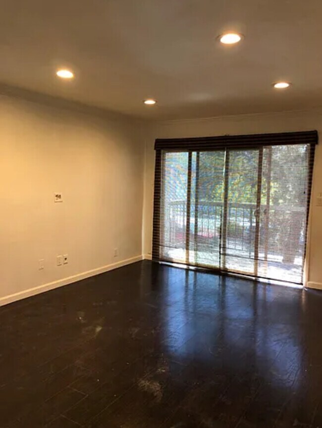 Foto del edificio - 2408 S Hacienda Blvd
