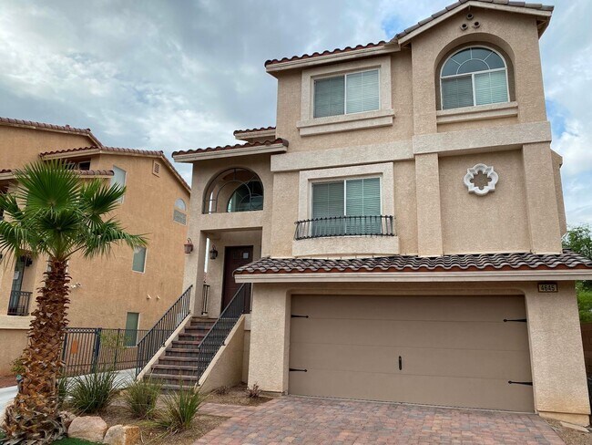 Building Photo - Southwest Beauty!