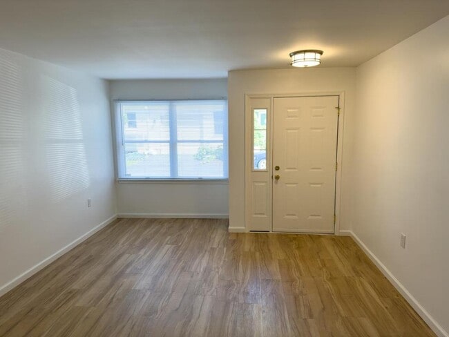 Building Photo - 140 Lindfield Cir