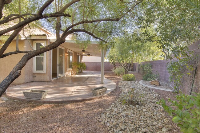 Building Photo - SUMMERLIN Home 3 Bedrooms + Small Loft - M...