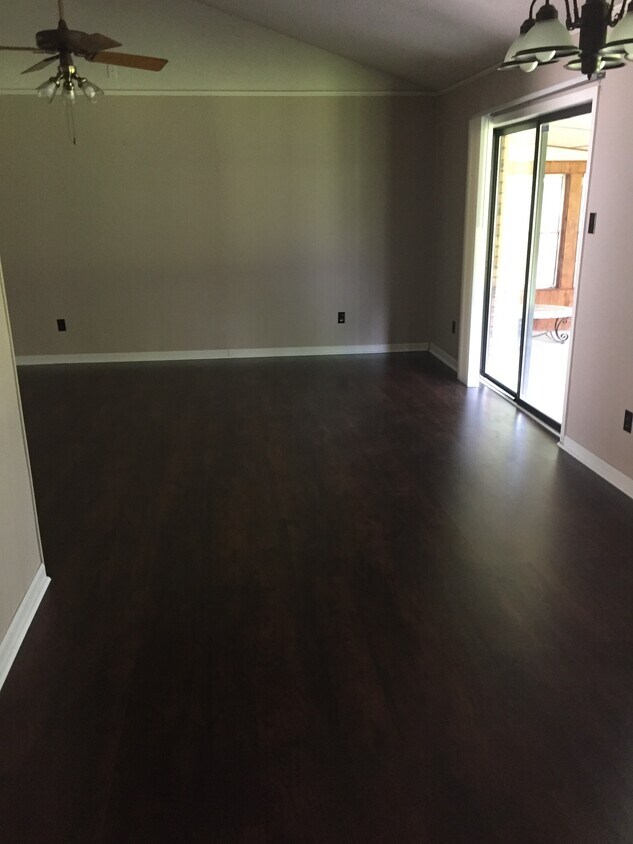 Foto del edificio - 115 Leisure Dr