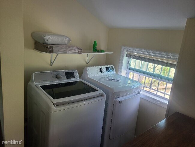 Foto del edificio - 3 br, 1.5 bath House - N. Delaware Ave