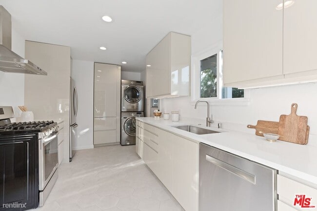 Building Photo - 2 br, 1 bath Duplex - 664 Westminster Aven...
