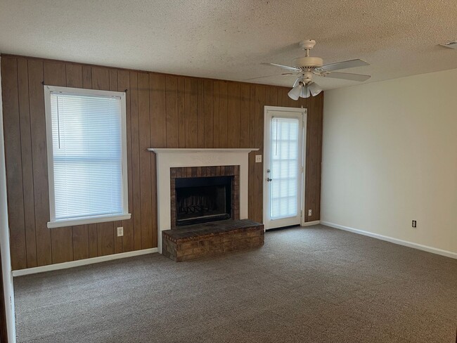 Building Photo - Brick ranch house in Hephzibah, Georgia!
