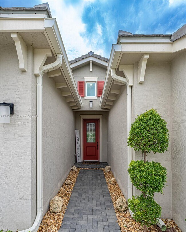 Foto del edificio - 15431 Goldfinch Cir