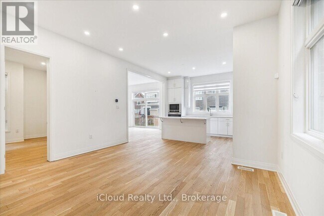 Photo du bâtiment - 925 Hickory Cres