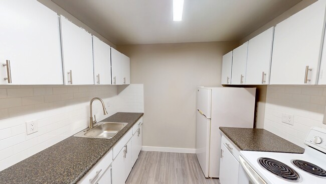 Building Photo - 9807-9108 108 Ave