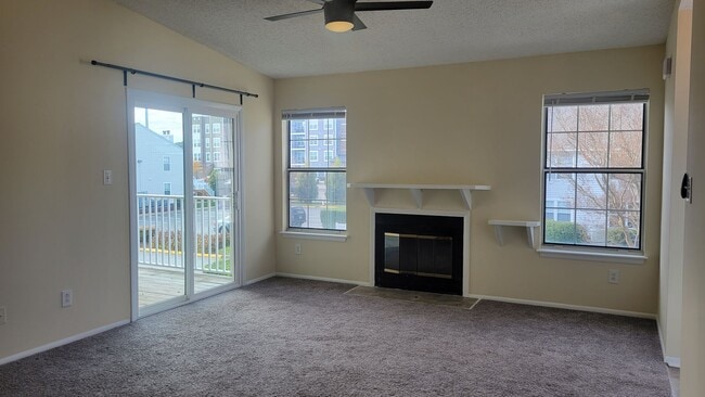 Foto del edificio - Newpointe Condo