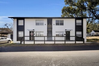 Building Photo - 135-141 SE 13th Ave