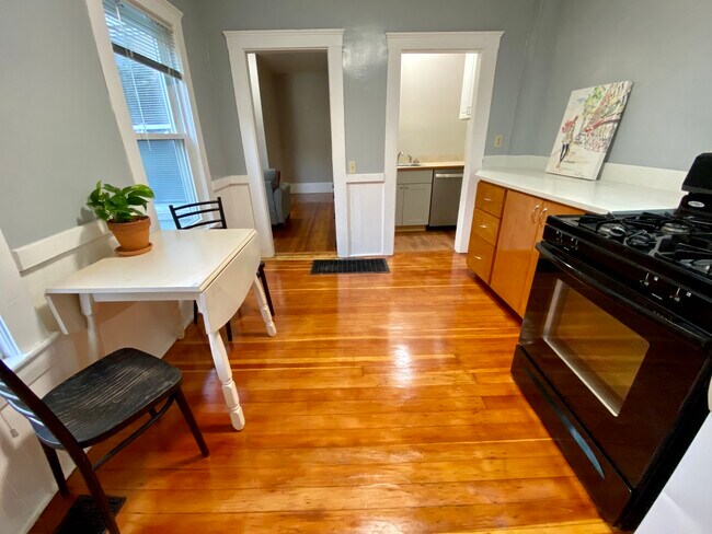 kitchen on the 1st floor - 32 Fairmont Ave