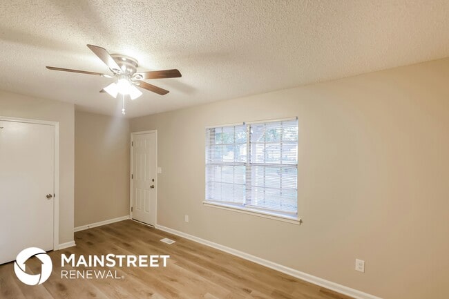 Building Photo - 3033 Carleton Rd