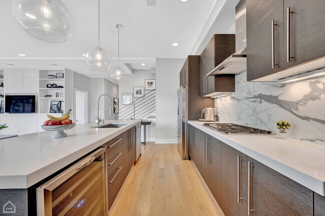 Foto del edificio - 1312 W Madison St