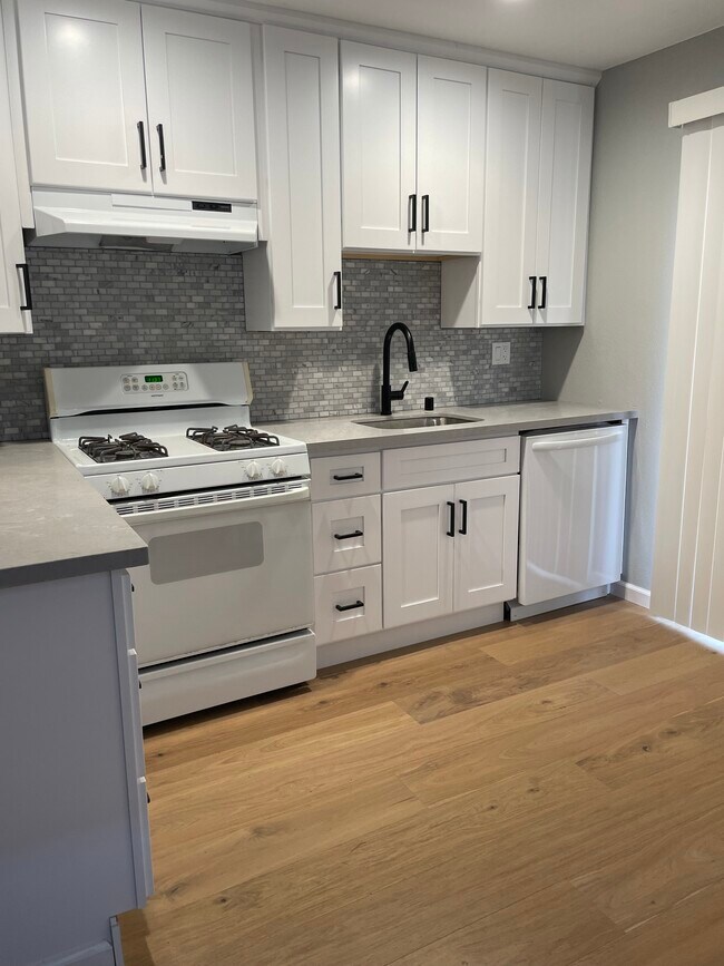 Building Photo - 18021 Mulberry Ave