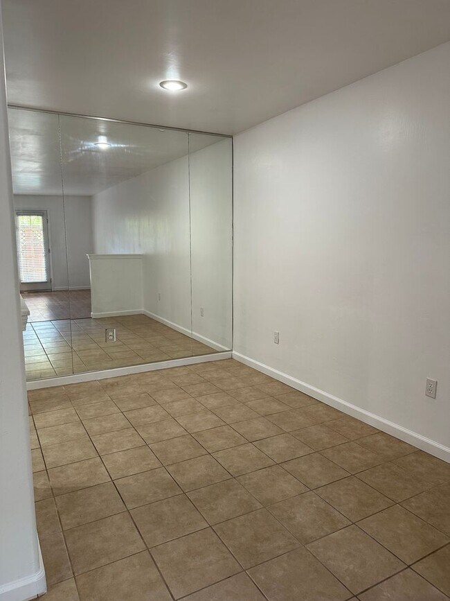 Foto del edificio - 54TH ST - Beautiful 1/1 Condo w Patio, Stainless Kitchen, Near SDSU!