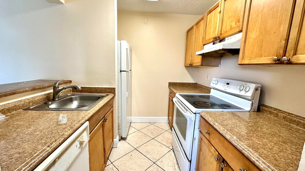 Primary Photo - 515 Meadows Cir