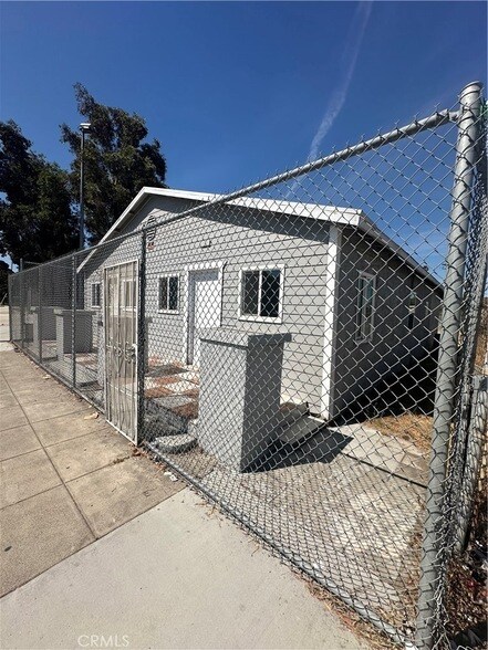 Building Photo - 1121 N Anaheim Blvd