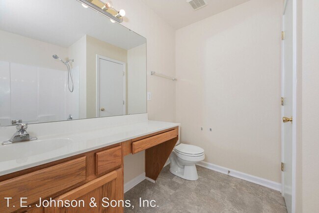 Building Photo - 3 br, 2 bath House - 5190 Queensway Road