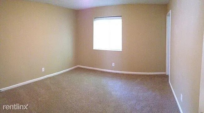 Foto del edificio - 6145 Longchamp Dr