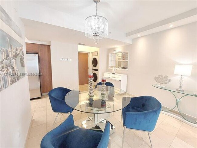 Foto del edificio - 6365 Collins Ave