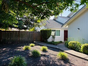 Building Photo - 1211 Capri Way