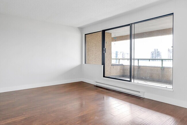 Building Photo - 1026 Queens Ave
