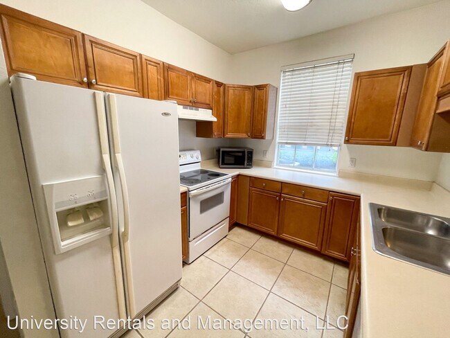Building Photo - 2 br, 2 bath House - 2215 NW 16th Terrace