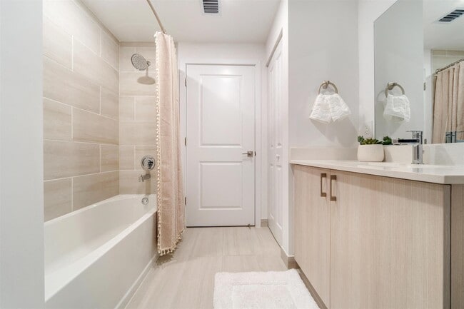 Building Photo - Hidden Lake Apartments