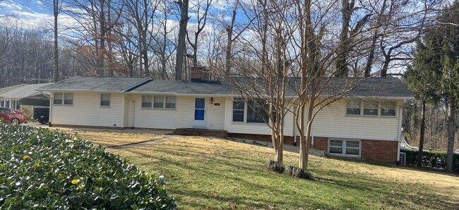 Front view of the house - 3300 Decker Pl
