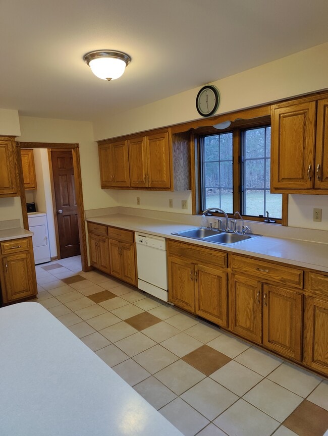 Plenty of Cabinets - 120 Hilly Oak Dr