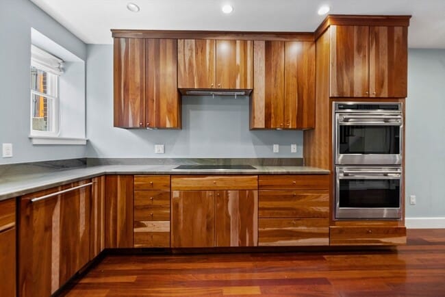 Building Photo - 32 Clarendon St