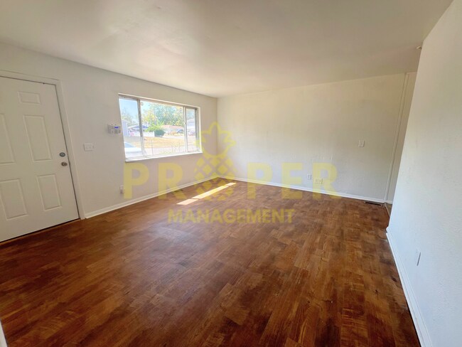 Foto del edificio - 3 bedrooms 1 bathroom house