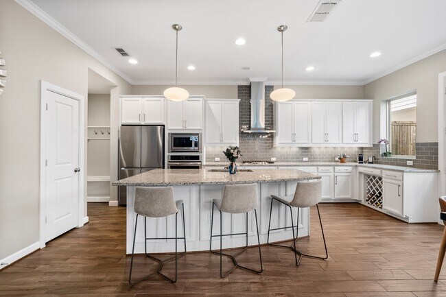 Building Photo - 8904 Aventino Wy