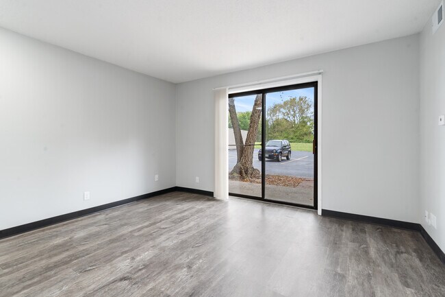 1 dormitorio, sala de estar - Breckenridge Davenport Apartments