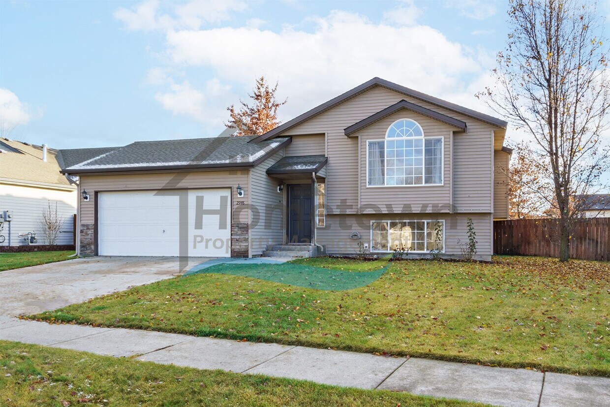 Foto principal - 4-Bedroom 2-Bathroom Home with Attached 2-...