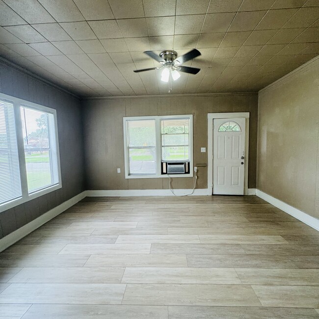 Building Photo - 1311 Dequeen Blvd