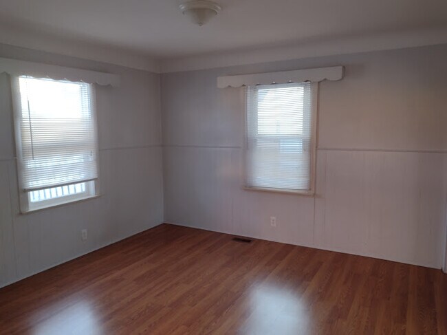 Building Photo - 475 Ford Ave