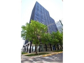 Building Photo - 910 N Lake Shore Dr