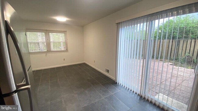 Building Photo - 12000 Dove Cir