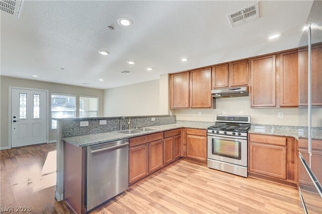 Building Photo - 2054 Waterlily View St