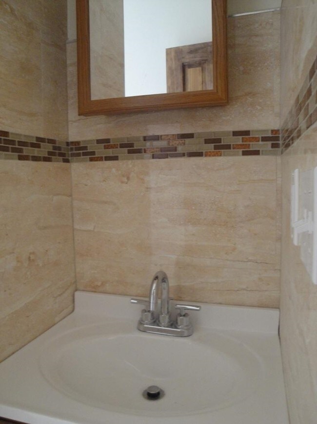 Baño - 75-77 Post Ave