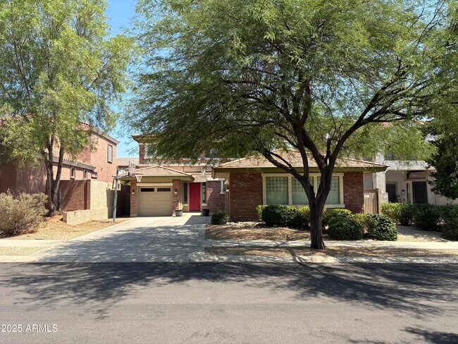 Building Photo - 16054 W Shangri La Rd