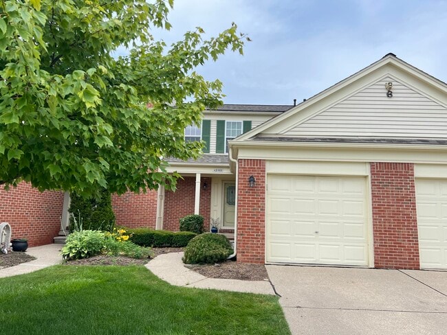 Building Photo - 43588 Yorkville Dr