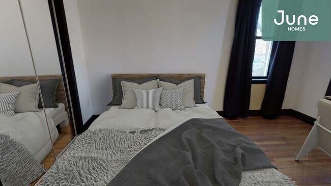Foto del edificio - Queen room in 4-bed/2.5-bath Home