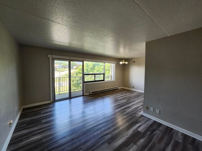Building Photo - 411 Ellerdale St