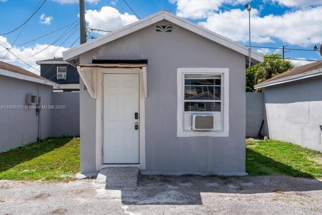 Foto del edificio - 12101 Everglades St