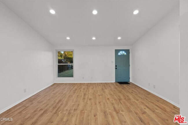 Building Photo - 27221 Hidaway Ave