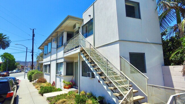 Building Photo - 421 E Chevy Chase Dr