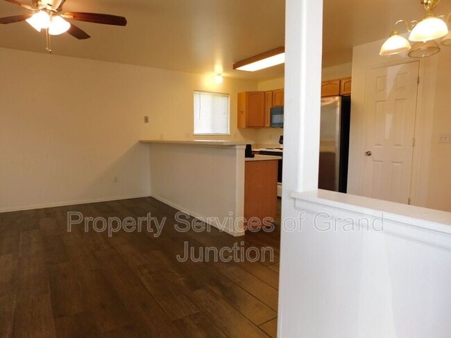 Building Photo - 1157 E Carolina Ave